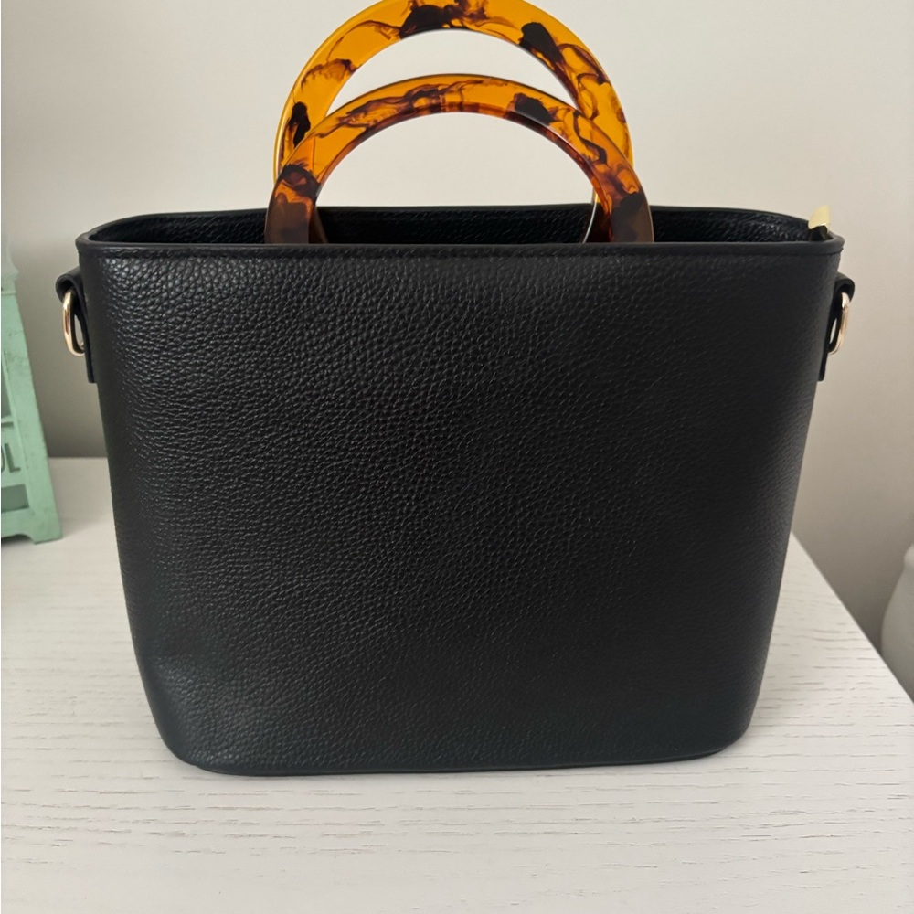 Sophisticated Black Leather Tote with Tortoiseshell Accents